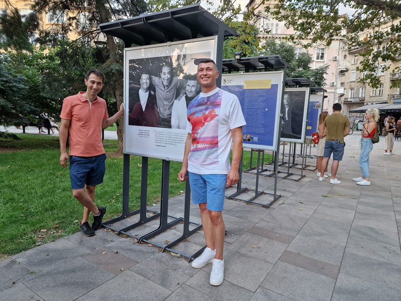outdoor-two-mens-with-picture